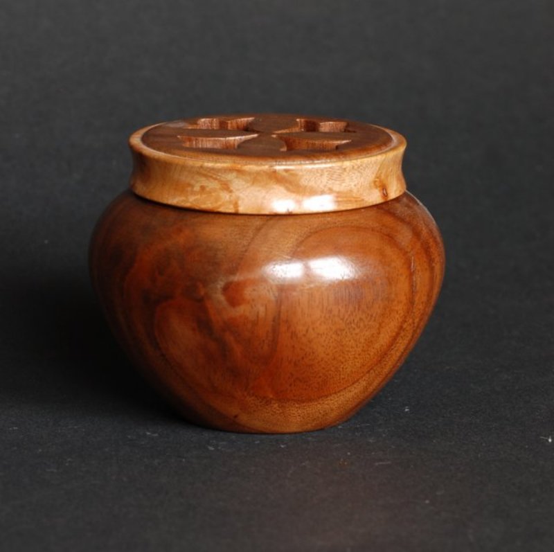 walnutpotpourribox.jpg